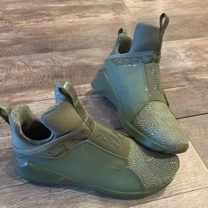 Puma high top NWOT